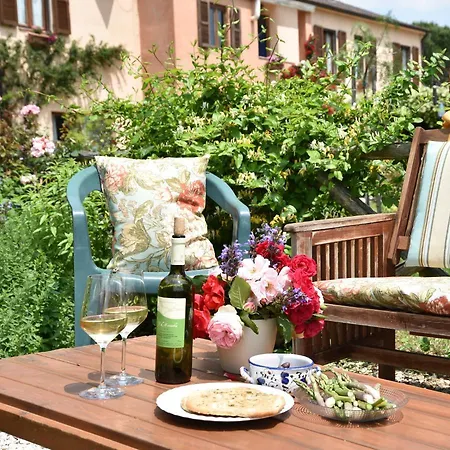 Agriturismo Lavanda Blu Farm stay *